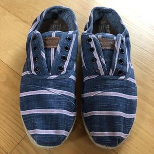 TOMS Slip Ons in Navy & Light Pink
